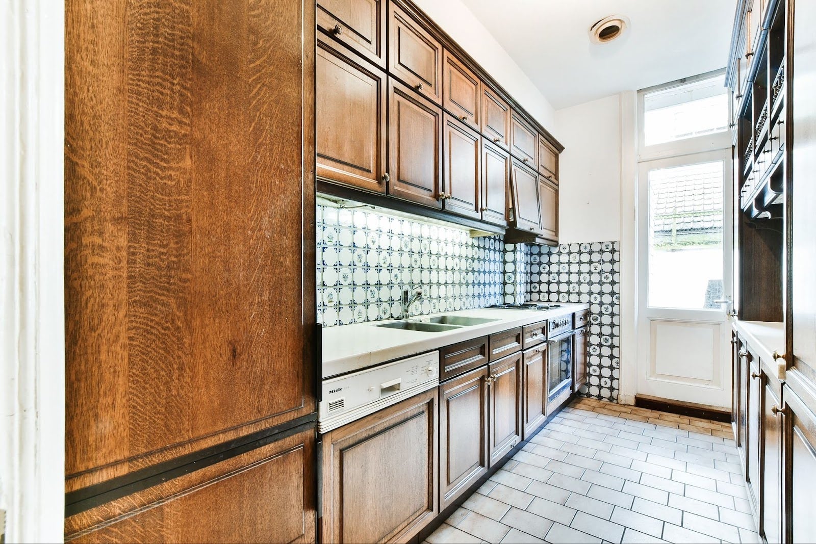 Custom Kitchen Cabinets Research Highlights Layout and Storage Shifts in Dallas, TX Homes